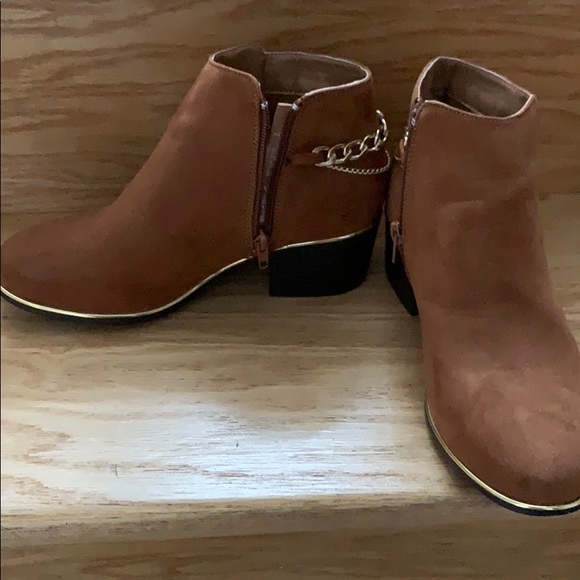 Shoes - Picture 2 of 4